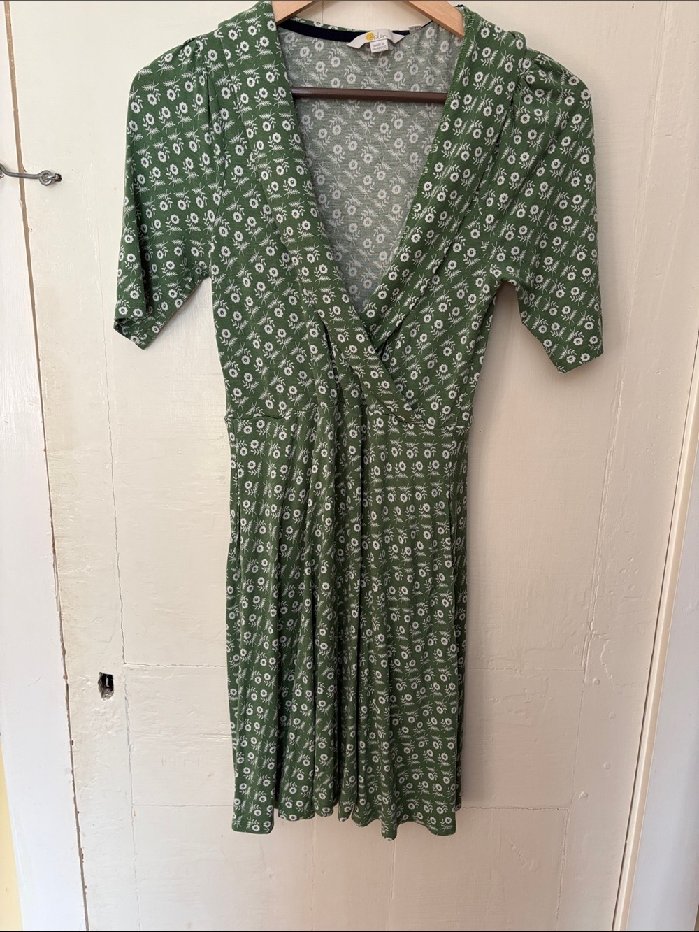 BODEN GREEN FLORAL WRAP DRESS JERSEY VISCOSE SIZE 4 STRETCHY POCKETS TEA DRESS